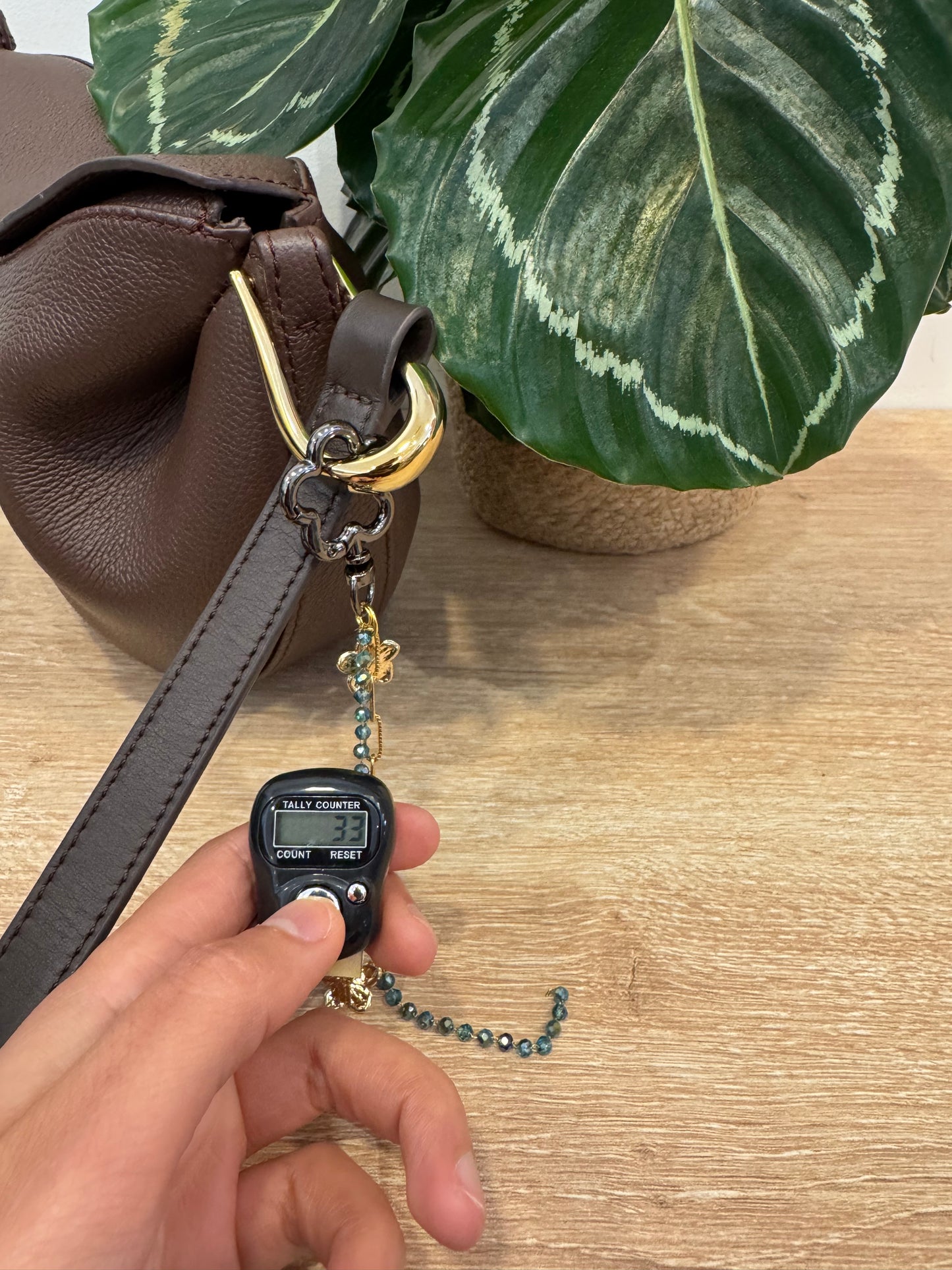 Bijou de Sac Tasbih – Modèle Noir et Doré