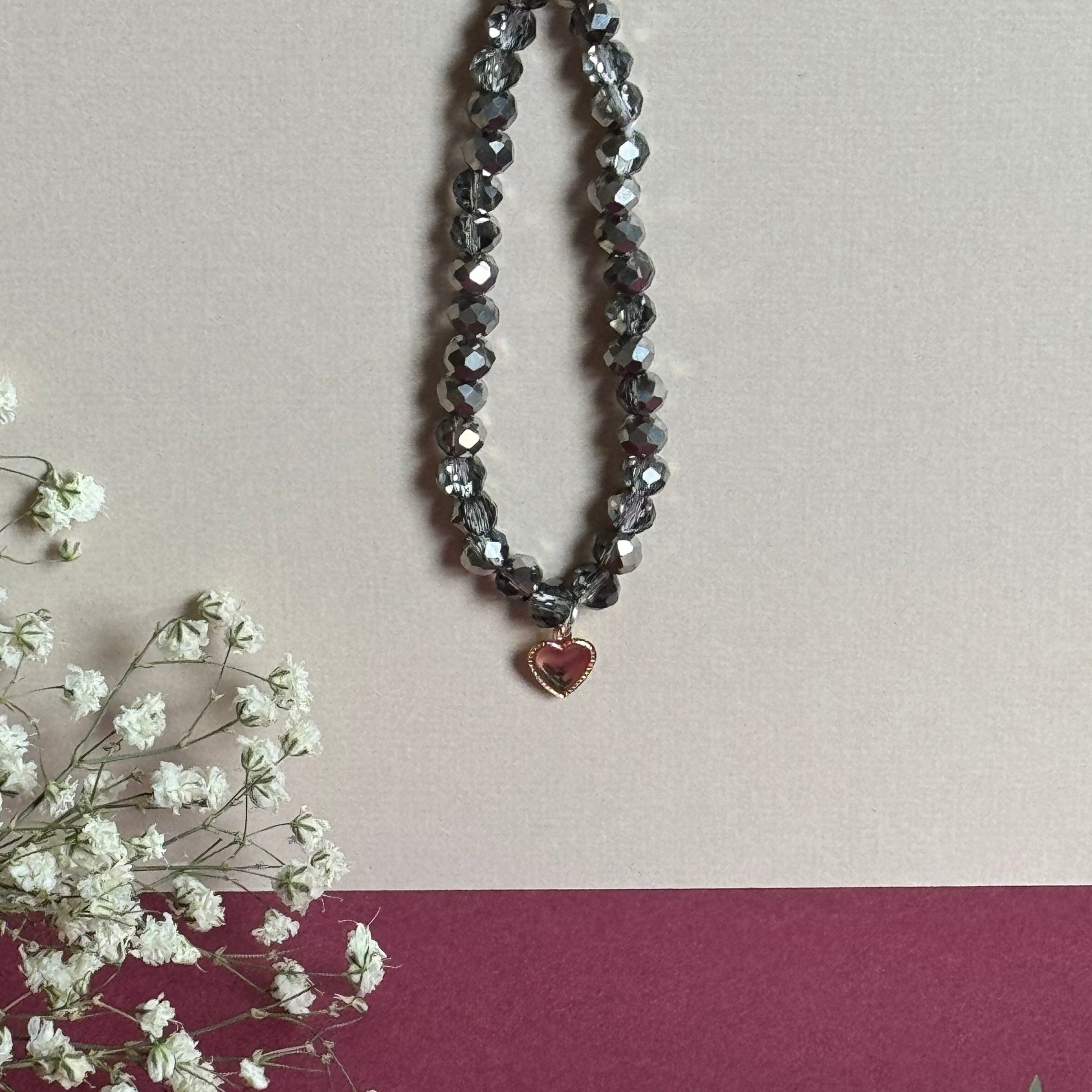 bracelet perle argenté et breloque 